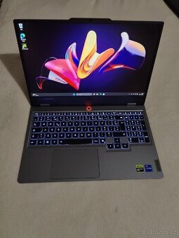 Herní notebook z RTX 5060 a i7 - 1