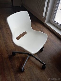 Dětská otočná židle