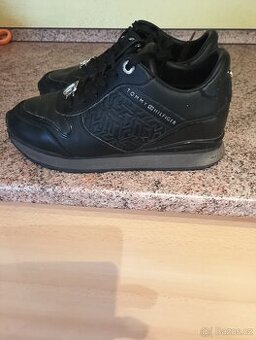 Dámské tenisky v.37