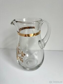 Čirý retro džbán se zlatými květy