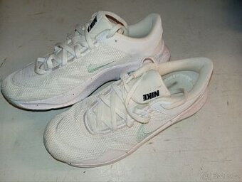 Dámské tenisky Nike Legend