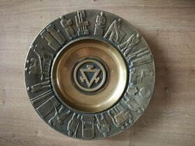 Velký mosazný talíř s motivem Třineckých železáren