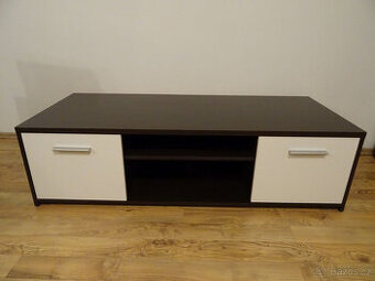 Skříňka pod televizi