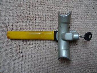 Robustní zámek volantu, bezpečnostní křížový klíč, funkční