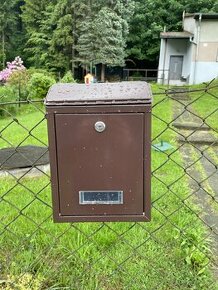 Poštovní schránka hnědá