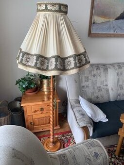 Stojací lampa