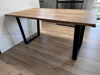 Jídelní stůl z masivu Woodica 160x75x90