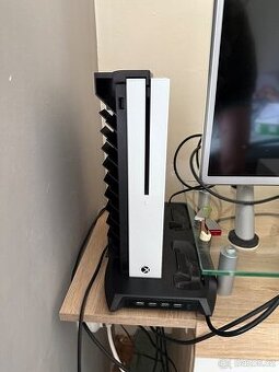 Xbox one s 1TB +hry