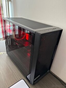 Prodám stolní počítač i s monitorem, klávesnicí a myší.