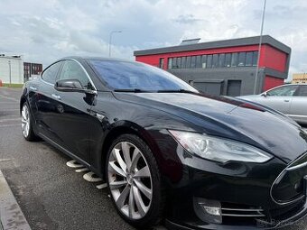 Tesla model S 85 free supercharger po repasu baterií