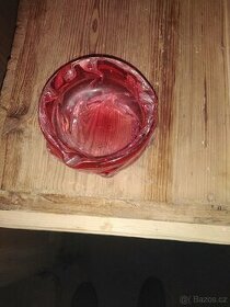 Popelník hutní sklo