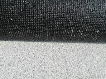 Bílý travní koberec na cestičky - sportovní umělá tráva