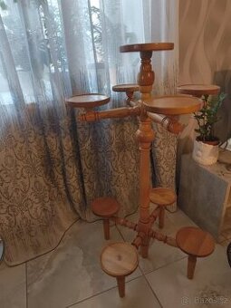 Velký dřevěný květináč