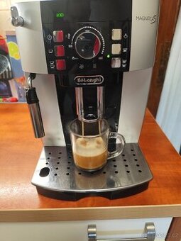 Prodám kávovar DeLonghi Magnifica S 21.117