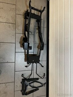 Suzuki GSR 600 zadní lešení a nosiče