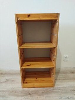 Dřevěná skříňka IKEA