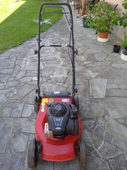 sekačka s pojezdem málo používaná