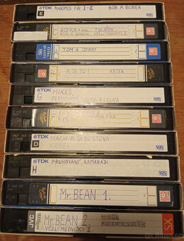 Videokazety VHS s Večerníčky a Mr.Bean