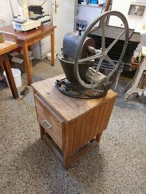 Historický mlýnek na strouhanku