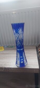 Modrá broušená váza