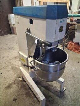Prodám robot, hnětač 40L, lze řadit rychlosti za provozu