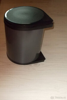 odpadkový plastový koš