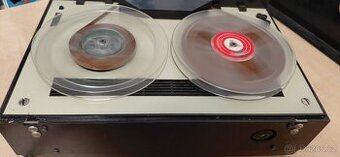 Magnetofon tesla b400...hraje s páskem nahraným