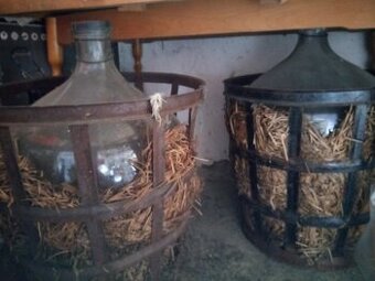 skleněné demižony s košem 50l