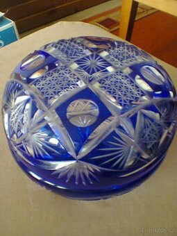 Starožitná broušená dóza