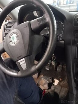 Octavia 2 palubovka airbagi pase