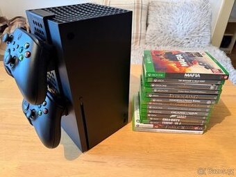 Xbox series X + 2 gamepady s držákem a hry