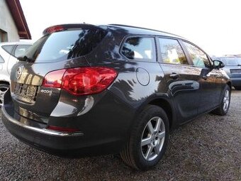OPEL ASTRA  1,7 CTDi KOMBI model J RV 2013 ZA 84000 KČ