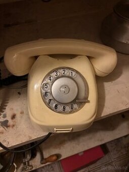 Starý telefon