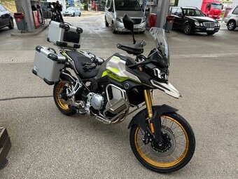 Voge 900 DSX najeto 2400km záruka 6/2028