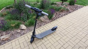 Elektrokoloběžka Ninebot Segway KickScooter E2 E