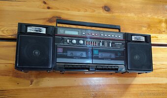 RÁDIO S MAGNETOFONEM TOSHIBA RT-7066 NA NÁHRADNÍ DÍLY