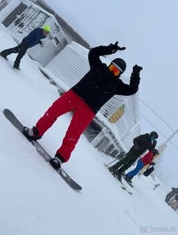 Bunda a kalhoty na snowboard