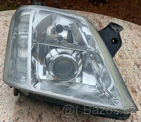 Pravý xenon Opel Meriva 1.8 16V