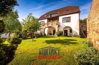 Nabízíme k prodeji stylově zařízený Apartmánový dům v podhů