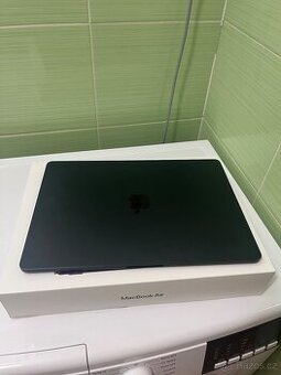 Prodám Macbook M4 2025, použitý párkrát, jako nový