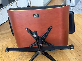 Křeslo Vitra Eames s taburetem