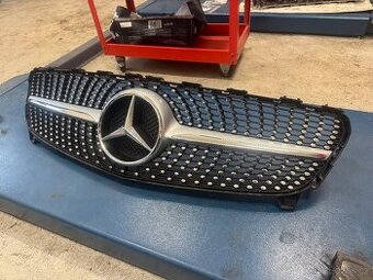 Mercedes-Benz A W176 Facelift 2016- přední diamant maska