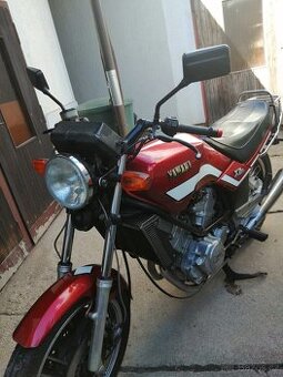 Yamaha XZ 550