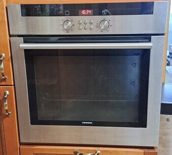 Horkovzdušná vestavná trouba Siemens