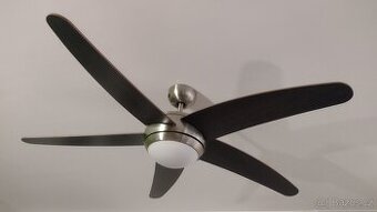 Stropní ventilátor se světlem