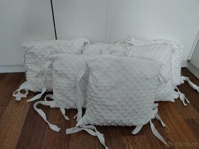 Sada polštářků do postýlky v bílé barvě