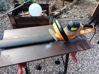 Elektrické nůžky na živý plot Riwall REH 5561 RH