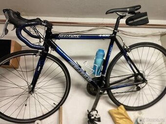 Silniční kolo genesis