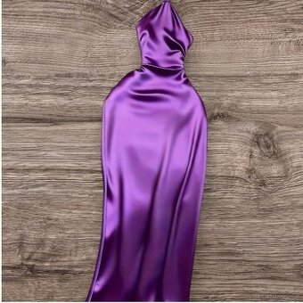 Elegantní nové šaty