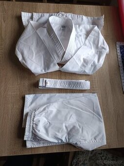 Prodám dětské kimono na výšku 140 cm